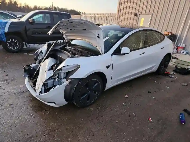 5YJ3E1EB0NF323004 2022 TESLA MODEL 3-0