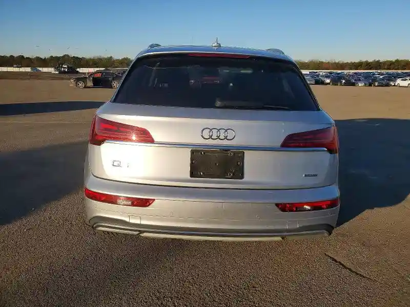 WA1BAAFY0M2016714 2021 AUDI Q5-5