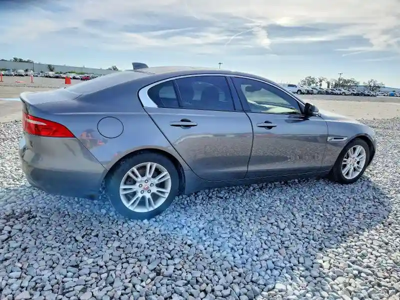 SAJAD4BN8HA952387 2017 JAGUAR XE-2