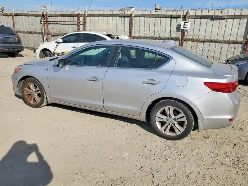 19VDE3F72DE302324 2013 ACURA ILX-1