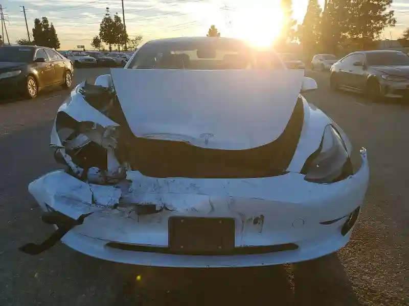 5YJ3E1EA1PF546243 2023 TESLA MODEL 3-4