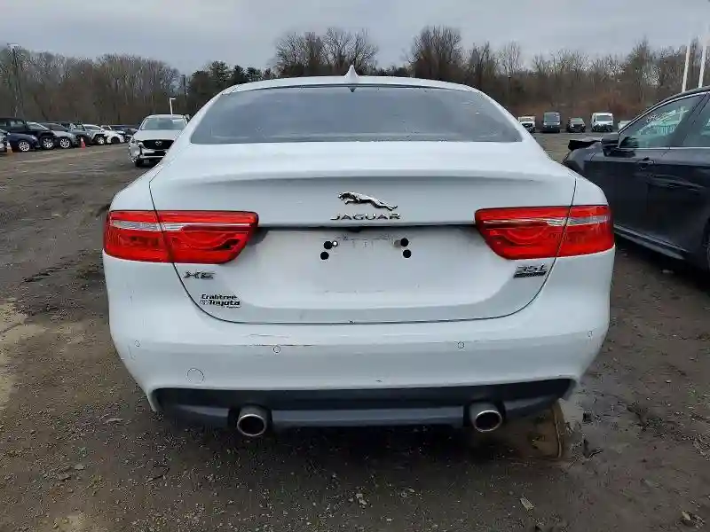 SAJAN4EV3JCP17768 2018 JAGUAR XE-5