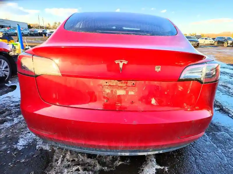 5YJ3E1EA4JF032913 2018 TESLA MODEL 3-5