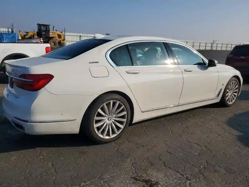 WBA7J2C57JG938324 2018 BMW 7 SERIES-2