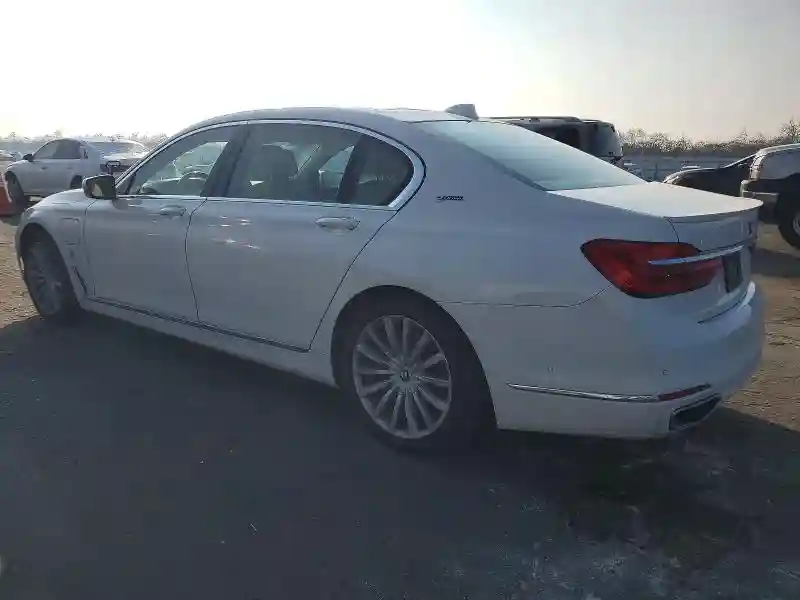 WBA7J2C57JG938324 2018 BMW 7 SERIES-1