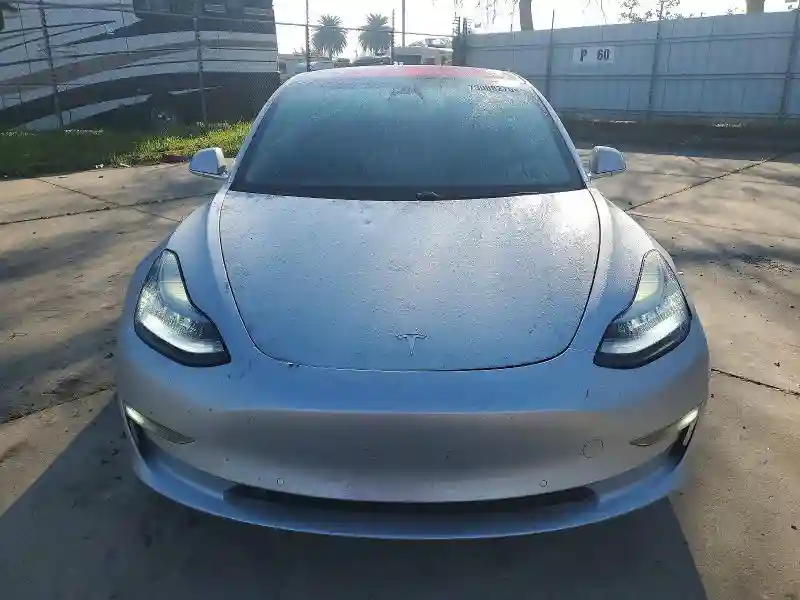 5YJ3E1EA4JF014251 2018 TESLA MODEL 3-4