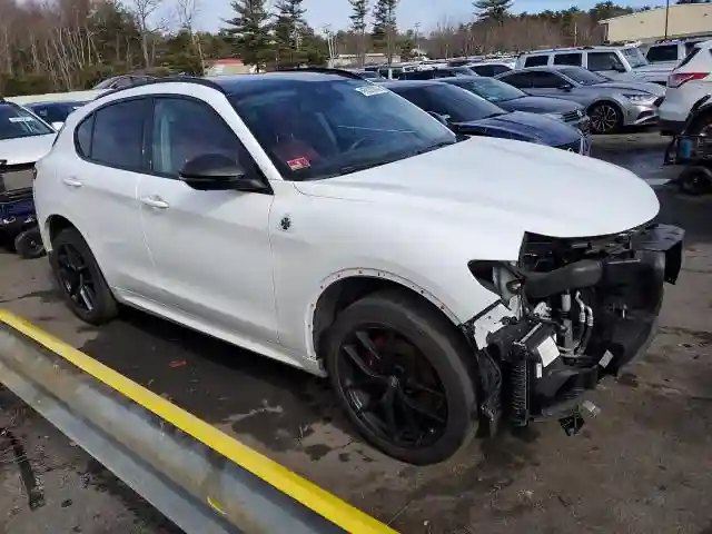 ZASPAKBN6M7D14370 2021 ALFA ROMEO STELVIO-3