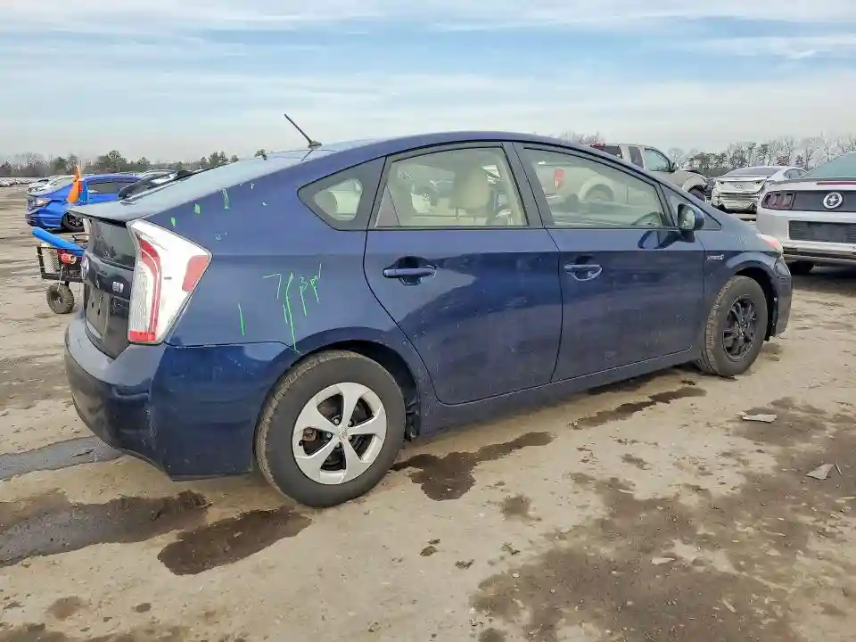 JTDKN3DUXF0480842 2015 TOYOTA PRIUS-2