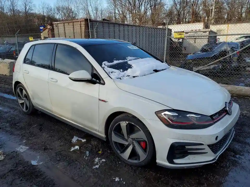 3VW447AU2JM250285 2018 VOLKSWAGEN GTI-3