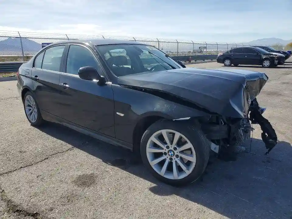 WBAPH5G50BNM83451 2011 BMW 3 SERIES-3