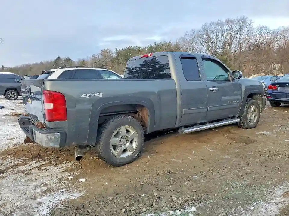 1GCRKTE3XBZ142408 2011 CHEVROLET ALL MODELS-2