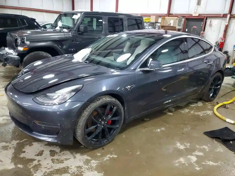 5YJ3E1EB9JF135026 2018 TESLA MODEL 3-0