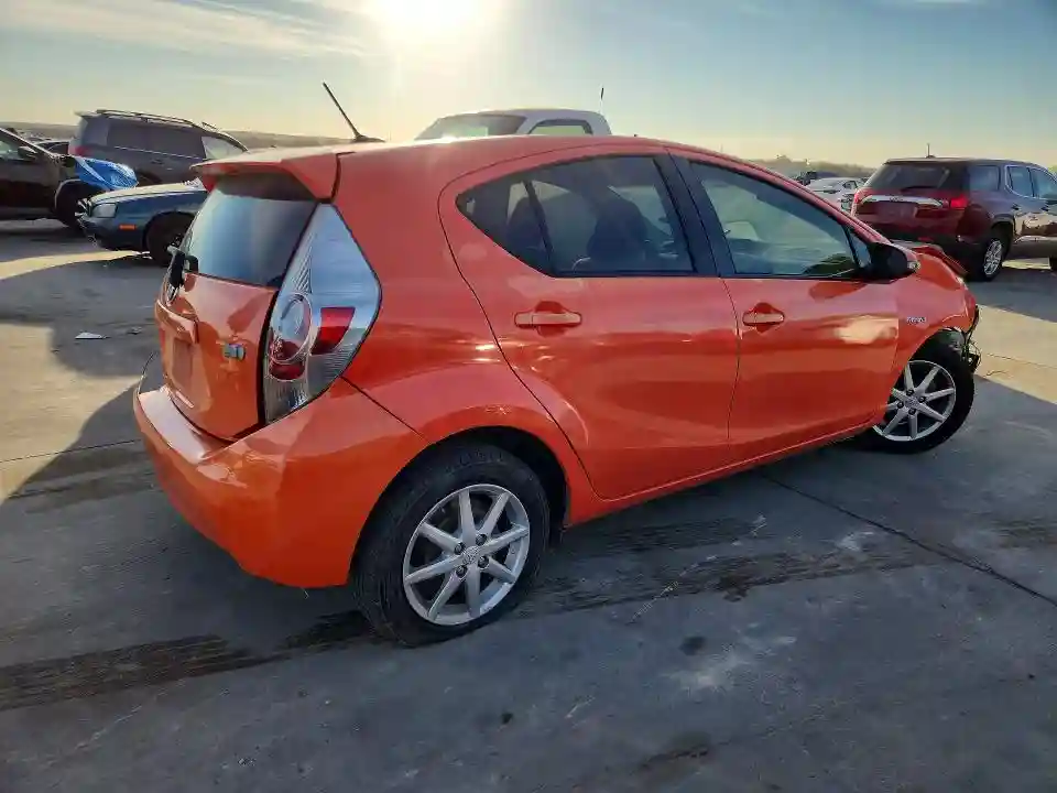 JTDKDTB37D1034863 2013 TOYOTA PRIUS-2