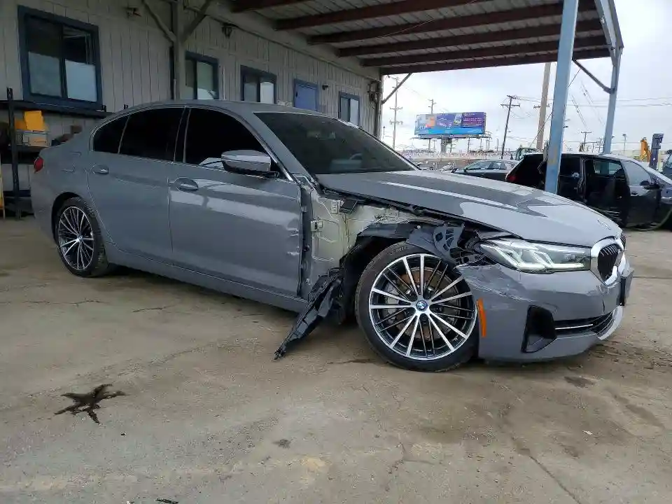 WBA13AG01NCJ96735 2022 BMW 5 SERIES-3