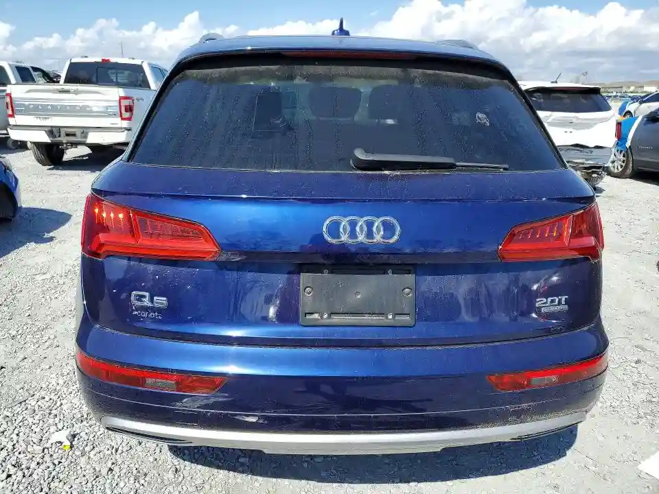 WA1ANAFY5J2001458 2018 AUDI Q5-5
