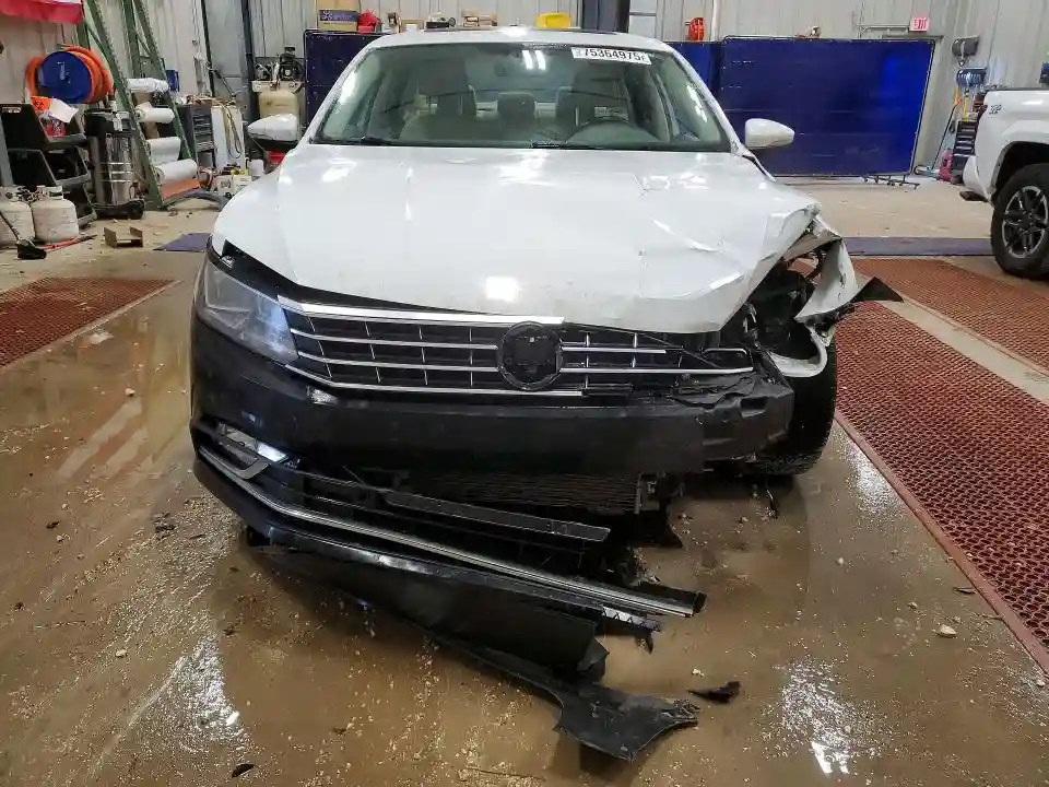 1VWBT7A3XGC043249 2016 VOLKSWAGEN PASSAT-4