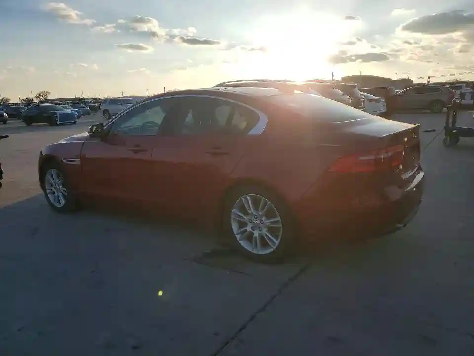 SAJAJ4FX2JCP37814 2018 JAGUAR XE-1