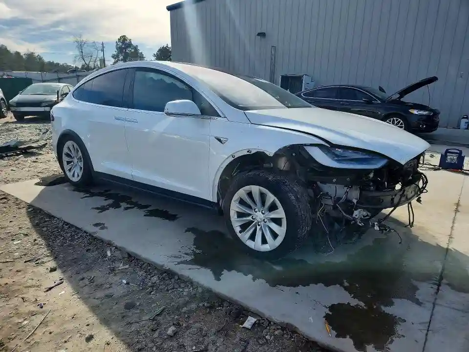5YJXCAE28LF237752 2020 TESLA MODEL X-3