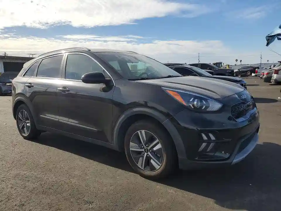 KNDCB3LC7N5548389 2022 KIA NIRO-3