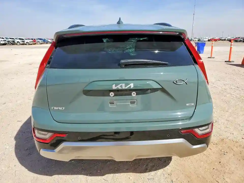 KNDCT3LE1R5126090 2024 KIA NIRO SX TO-5