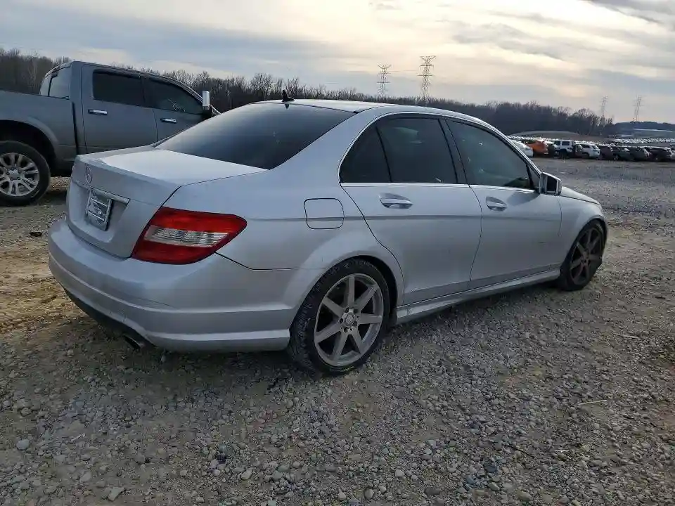 WDDGF5EB5BA460732 2011 MERCEDES-BENZ C-CLASS-2