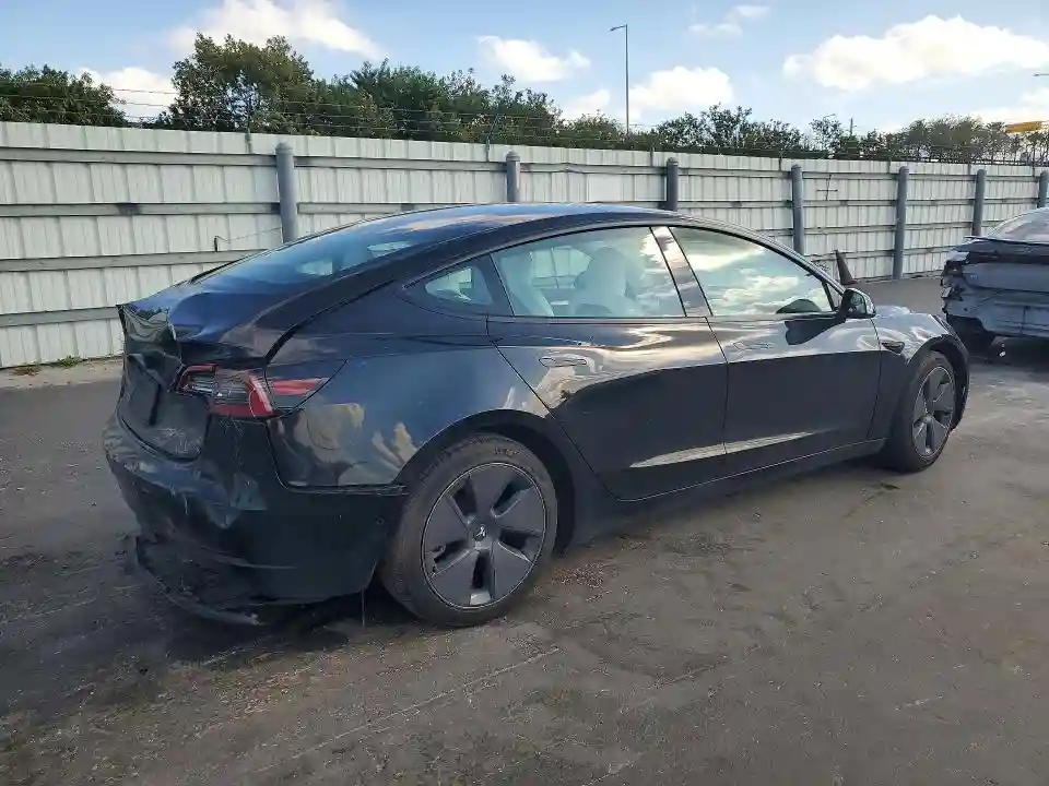 5YJ3E1EA6NF353535 2022 TESLA MODEL 3-2