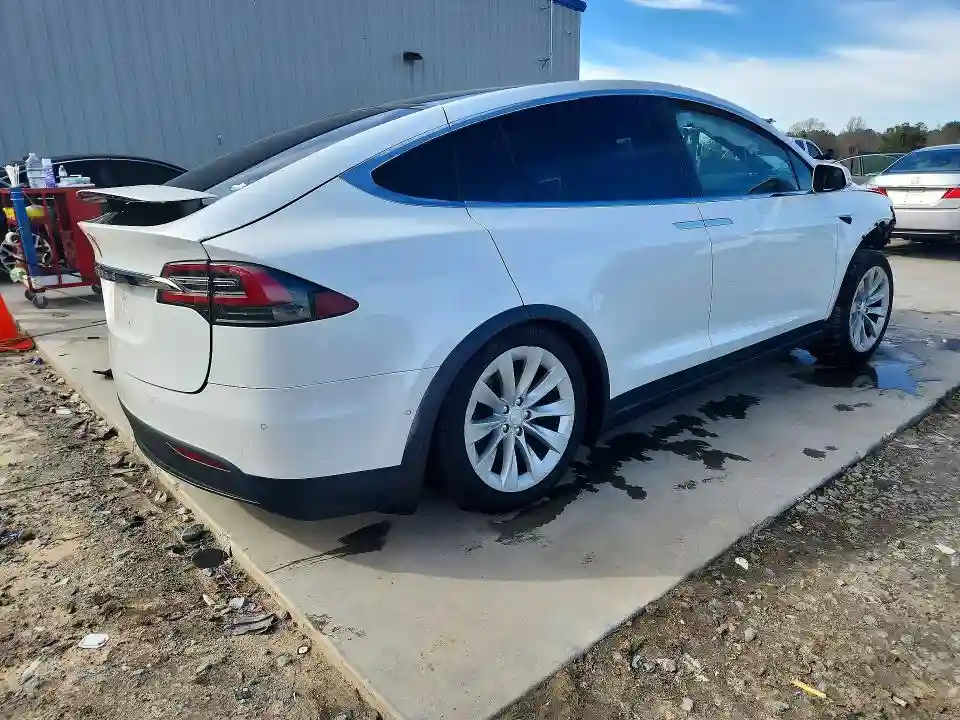 5YJXCAE28LF237752 2020 TESLA MODEL X-2