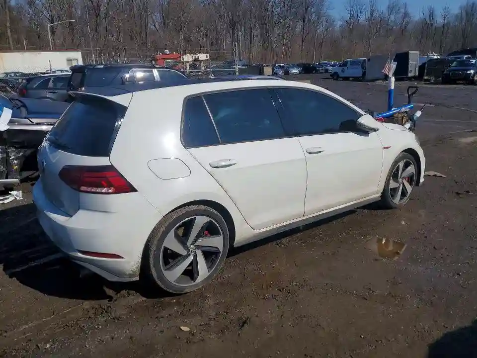 3VW447AU2JM250285 2018 VOLKSWAGEN GTI-2