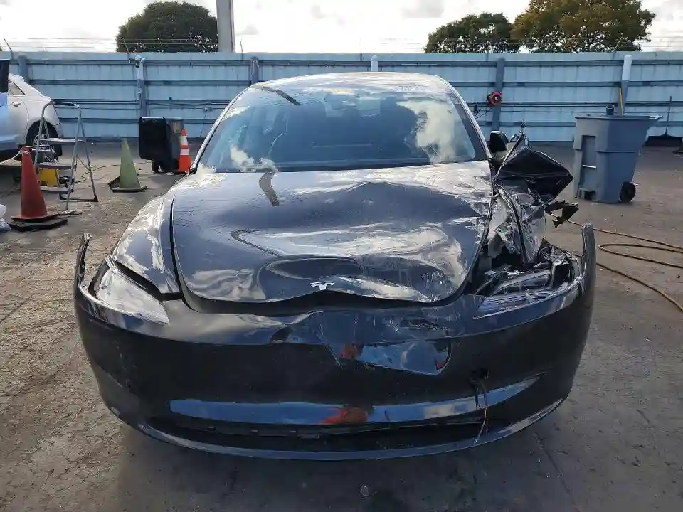 5YJ3E1EA2SF037027 2025 TESLA MODEL 3-4