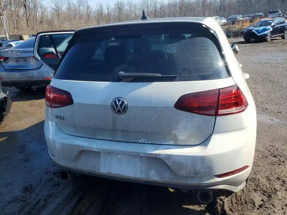 3VW447AU2JM250285 2018 VOLKSWAGEN GTI-5