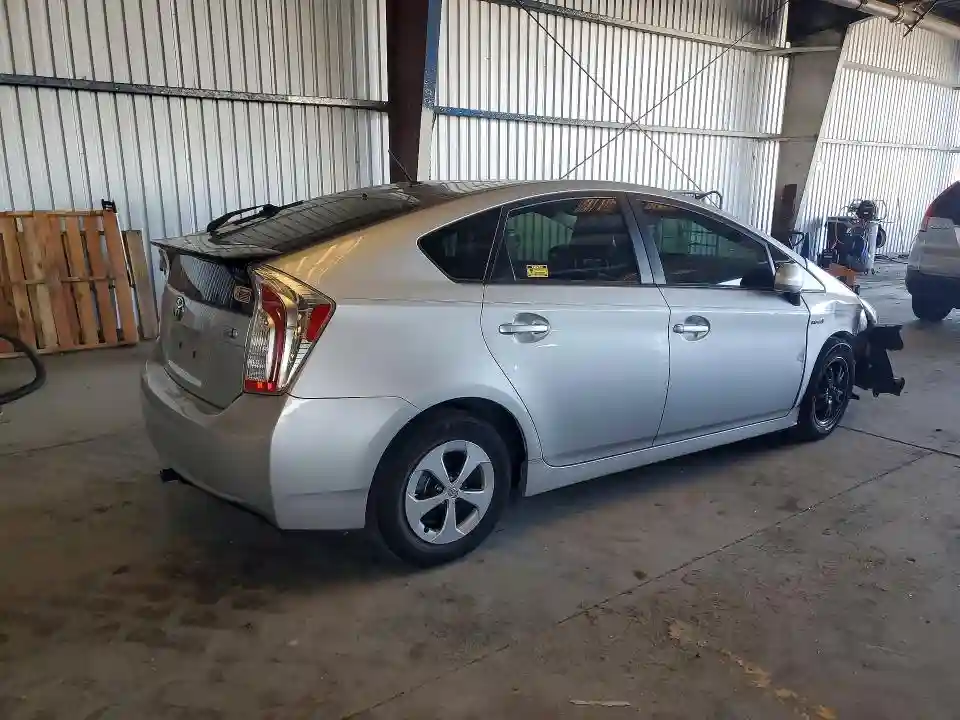 JTDKN3DU5F1970762 2015 TOYOTA PRIUS-2