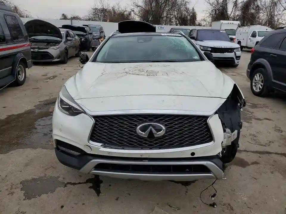 SJKCH5CR8JA049579 2018 INFINITI QX30-4
