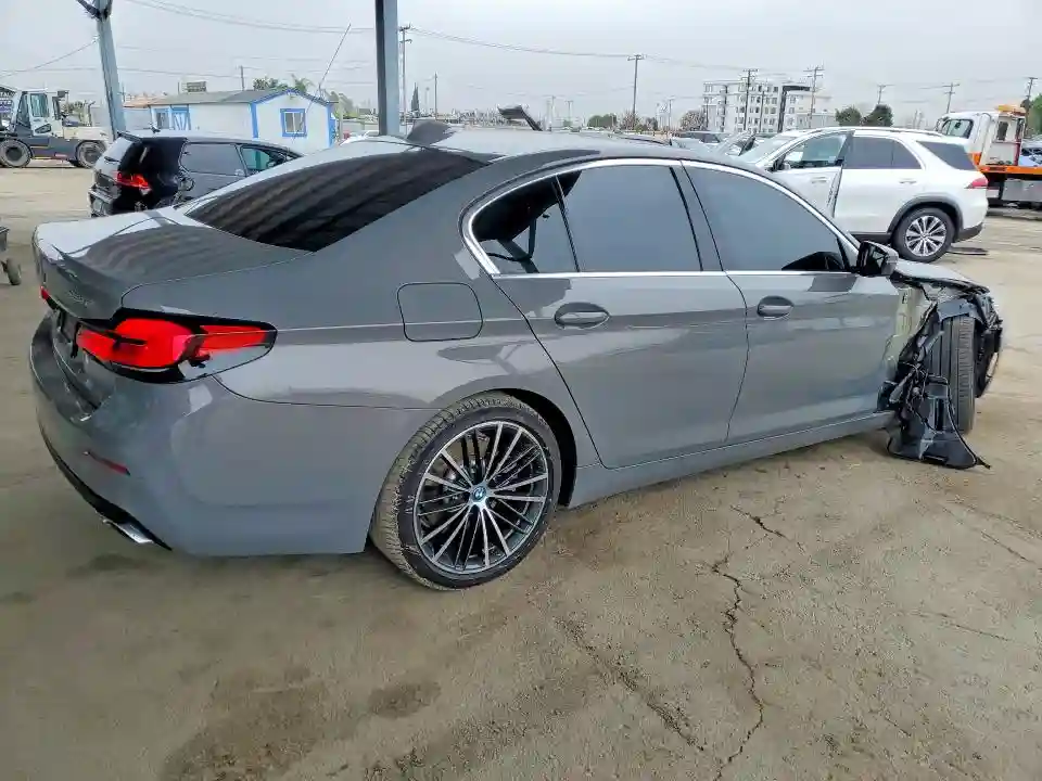WBA13AG01NCJ96735 2022 BMW 5 SERIES-2