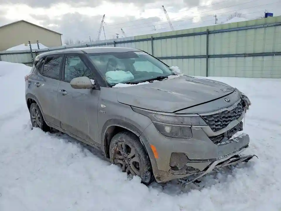 KNDEPCAA1M7060974 2021 KIA SELTOS-3