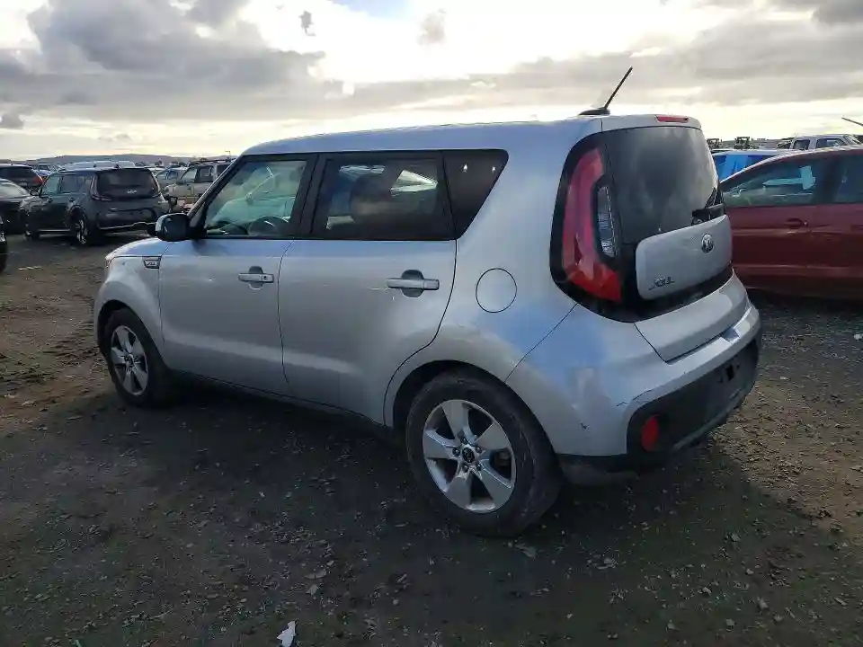 KNDJN2A28J7596016 2018 KIA SOUL-1
