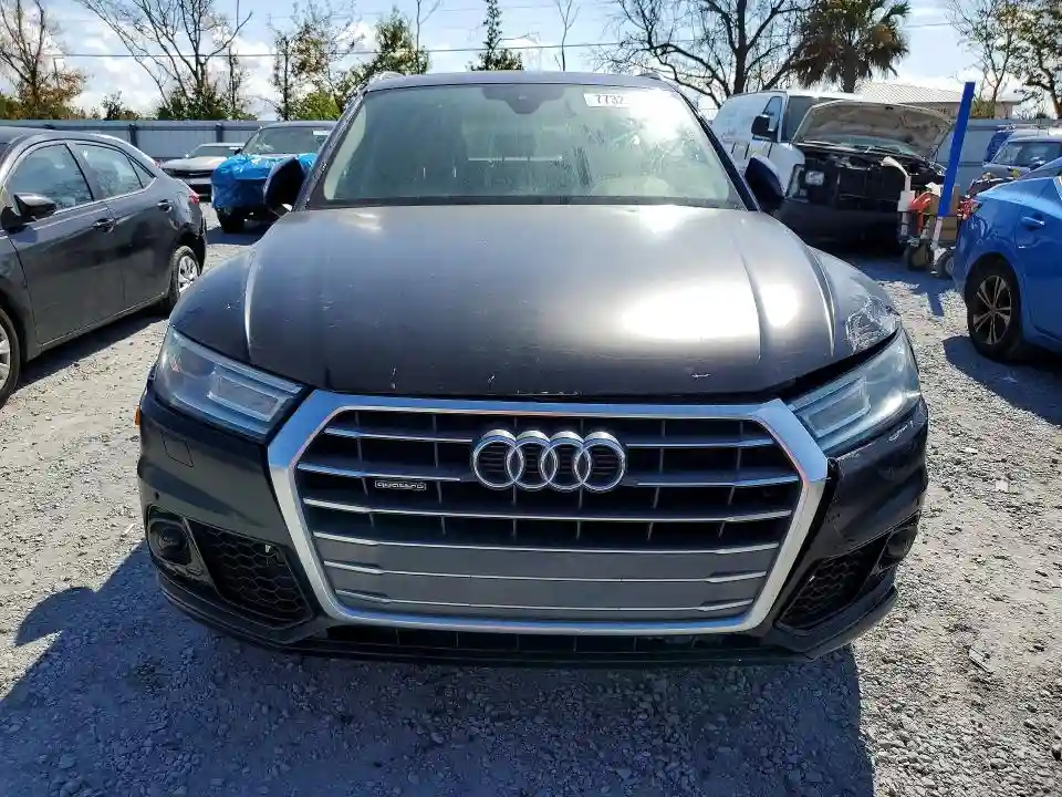 WA1ANAFY5J2001458 2018 AUDI Q5-4