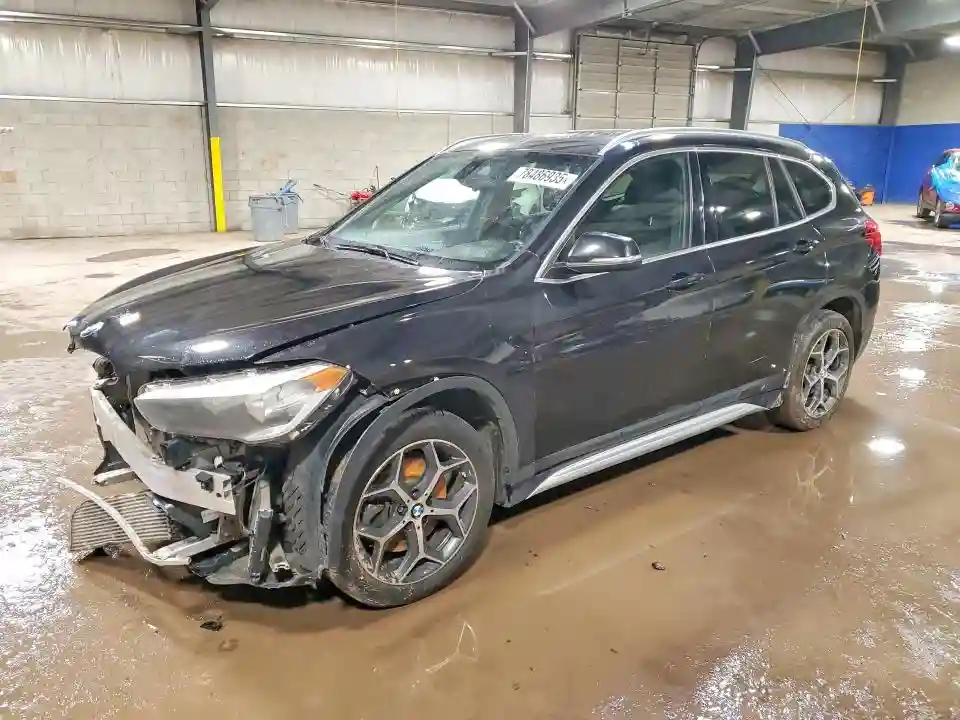 WBXHT3C33J5F89783 2018 BMW X1-0