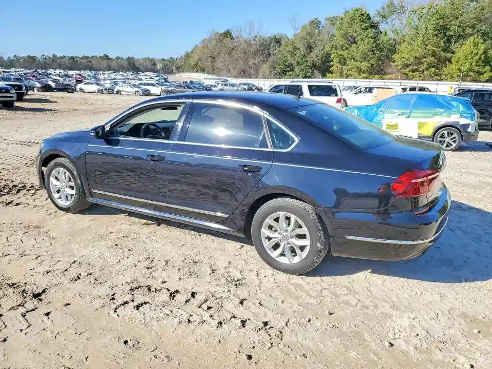 1VWAT7A30HC006918 2017 VOLKSWAGEN PASSAT-1