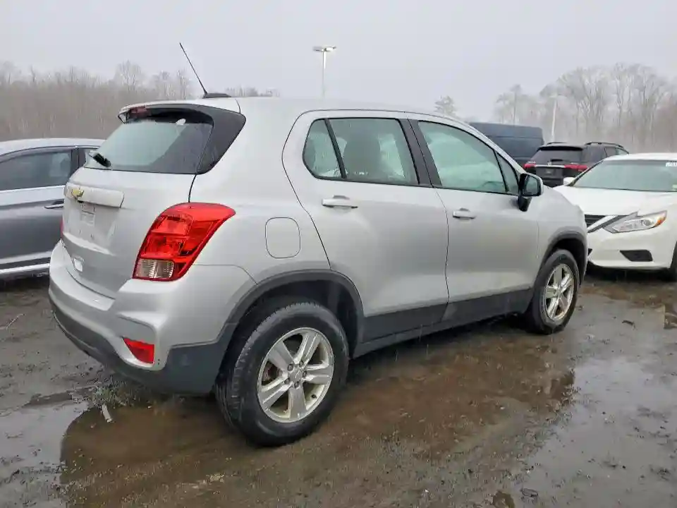 3GNCJNSB7JL387423 2018 CHEVROLET TRAX-2