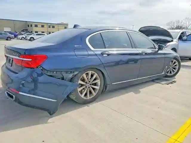 WBA7J2C52JB246288 2018 BMW 7 SERIES-2