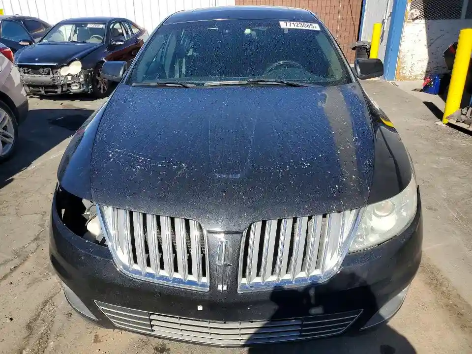 1LNHL9FT2BG607412 2011 LINCOLN MKS-4