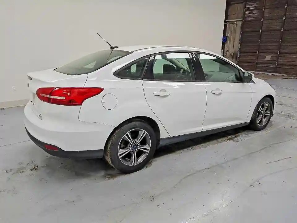 1FADP3FE7JL209372 2018 FORD FOCUS-2