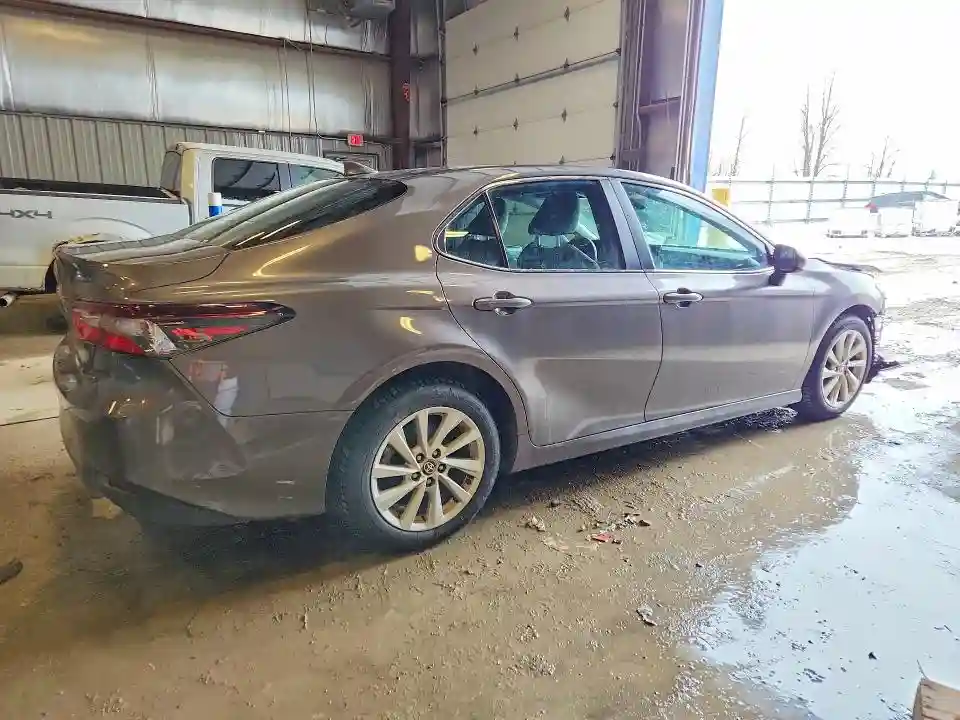 4T1C11AK8NU001263 2022 TOYOTA CAMRY-2