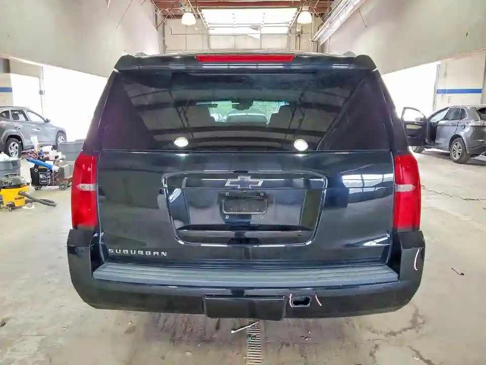 1GNSKHKC8JR151052 2018 CHEVROLET SUBURBAN-5