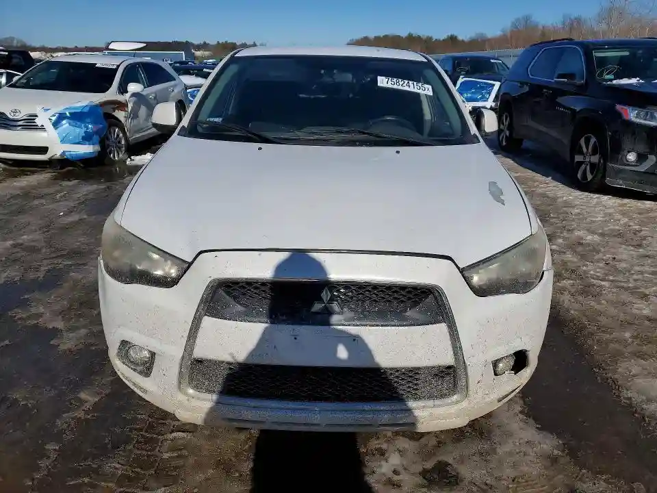 JA4AR4AU5BZ005383 2011 MITSUBISHI OUTLANDER-4