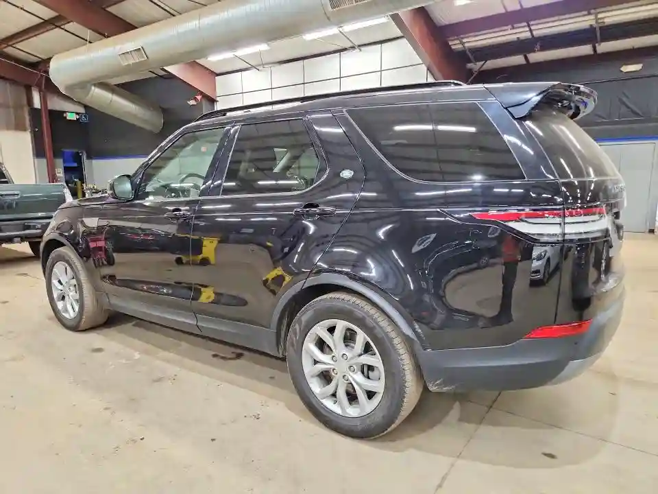 SALRG2RV9JA057928 2018 LAND ROVER DISCOVERY-1