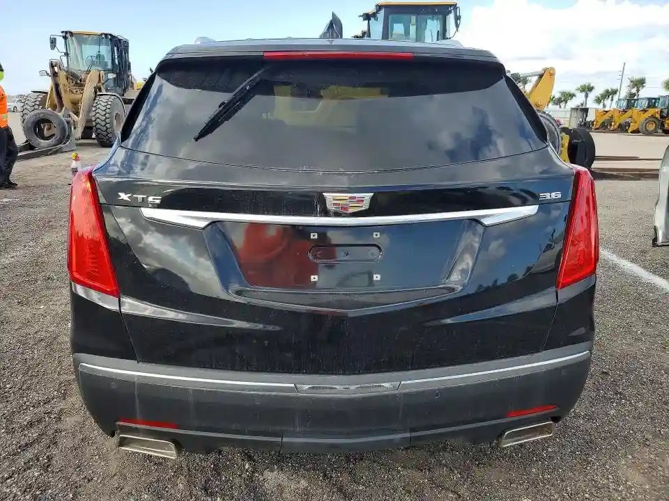 1GYKNCRS7HZ130553 2017 CADILLAC XT5-5