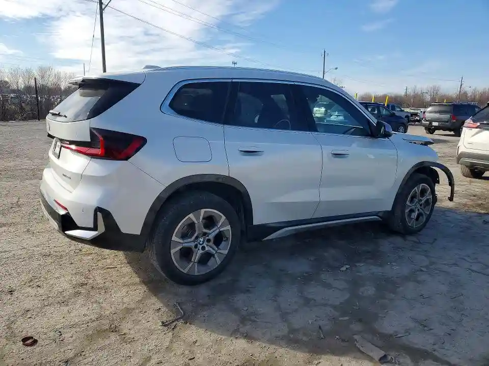 WBX73EF09R5Z44005 2024 BMW X1-2