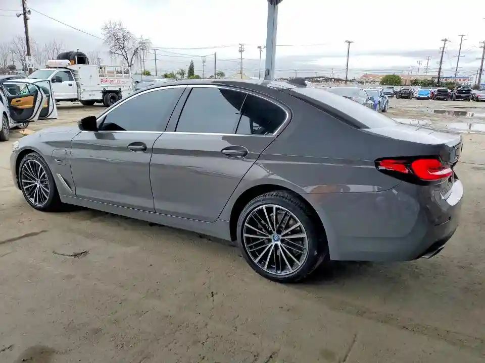 WBA13AG01NCJ96735 2022 BMW 5 SERIES-1