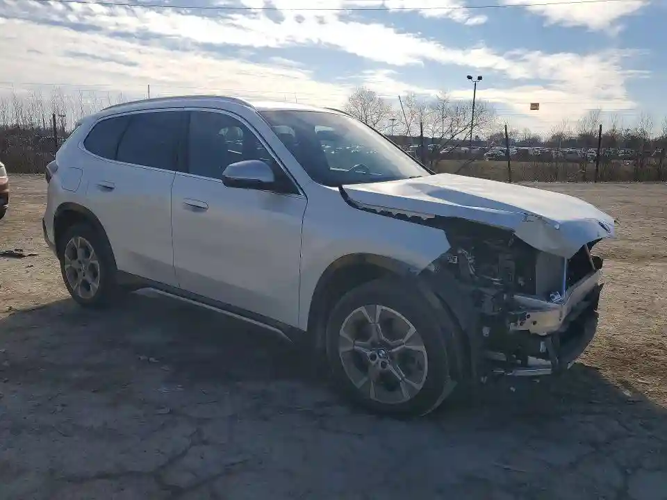 WBX73EF09R5Z44005 2024 BMW X1-3
